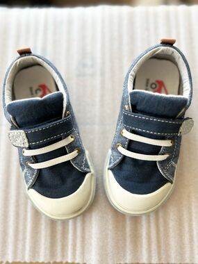 See Kai Run Stevie ll Chambray Classic Sneaker Lightweight Sporty Size 9 Unisex